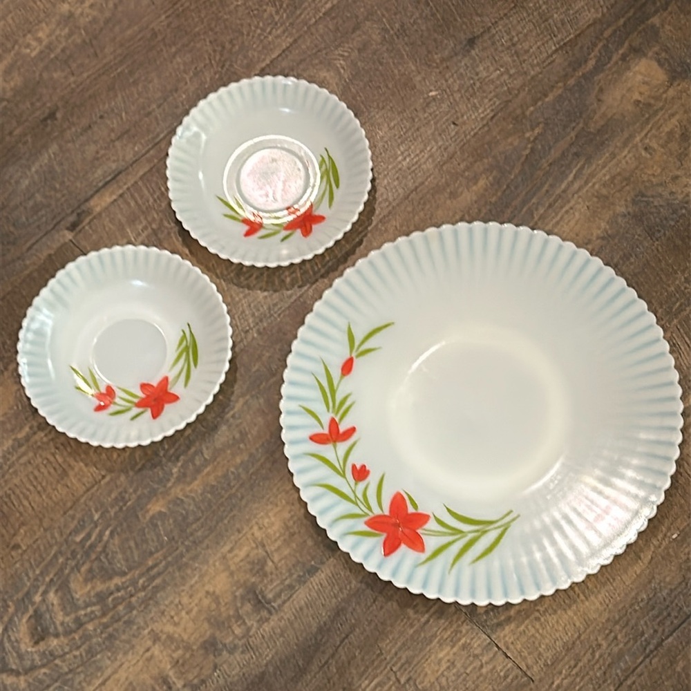 1930's MacBeth-Evans Depression Glass Petalware Florette Cake 2 dessert plates